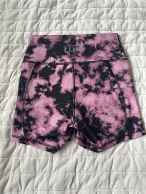 Fleo true high contour shorts, pink tie dye